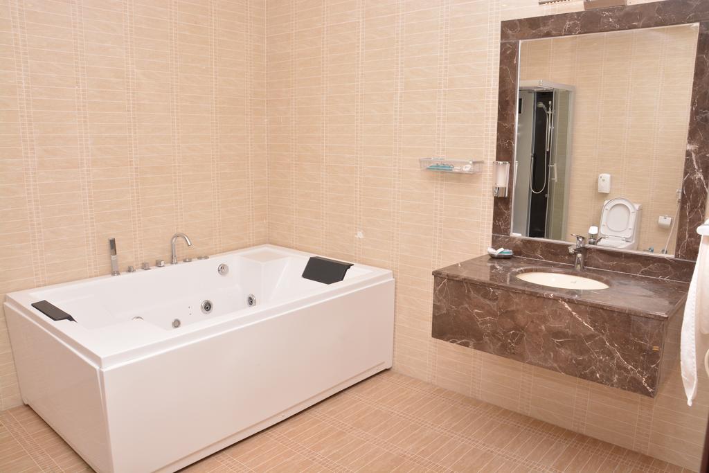 Janadriyah Suites 13 Nadinah Экстерьер фото