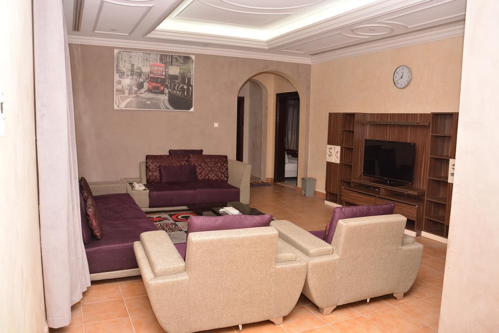 Janadriyah Suites 13 Nadinah Экстерьер фото