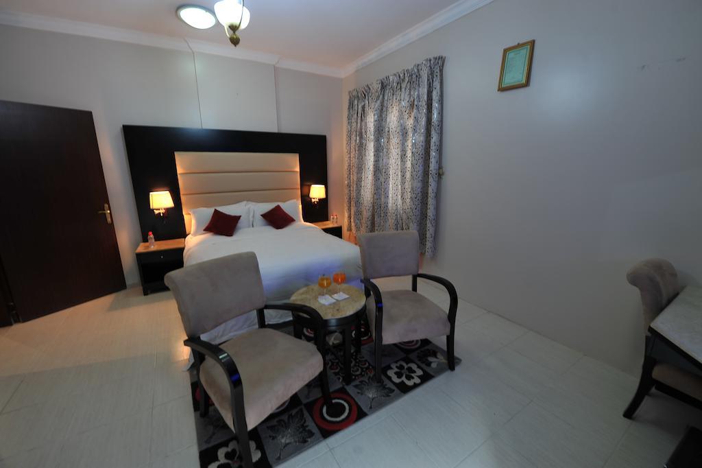 Janadriyah Suites 13 Nadinah Экстерьер фото